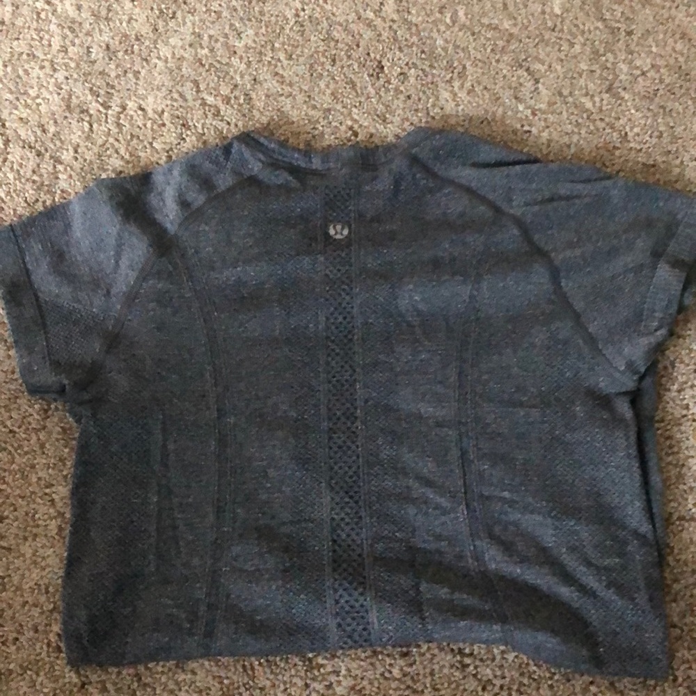 Lulu lemon tshirt
